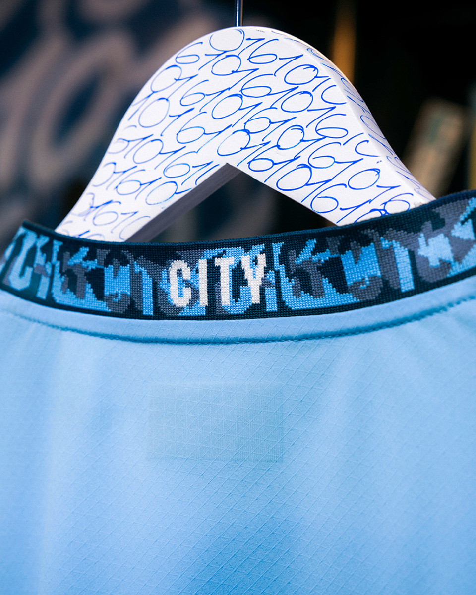 Áo thi đấu sân nhà của Manchester City cho mùa giải 2024-25
