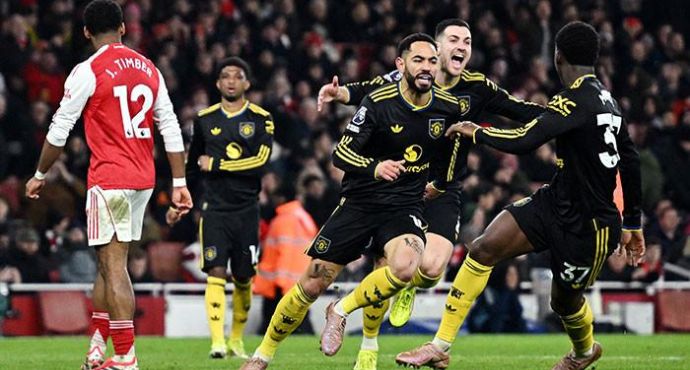 Manchester United Stun Arsenal 3-2 in Emirates Thriller Under Carrick's Interim Charge