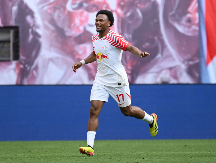 Sky Đức: Leipzig phải bán cầu thủ thu hơn 100 triệu euro, thương vụ Openda không được tính