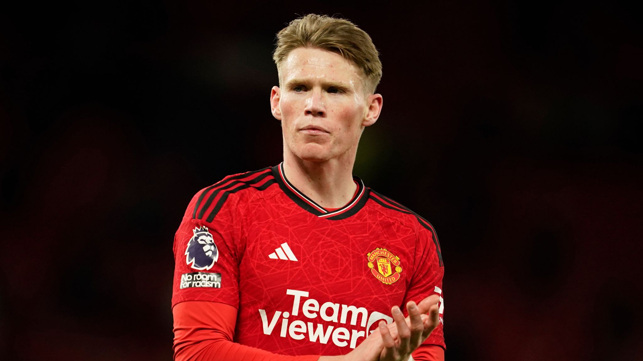 Huyền thoại Rio Ferdinand chỉ trích Man United vì đồng ý bán McTominay cho Napoli