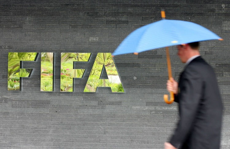 Mirror: FIFA cân nhắc trao thêm quyền cho trọng tài tại World Cup, ngăn chặn cảnh 