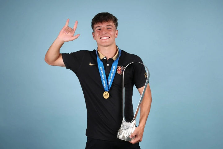 Hợp đồng của tiền vệ 18 tuổi Juan Hernandez của Barcelona sắp hết hạn và Paris muốn ký hợp đồng miễn phí với anh