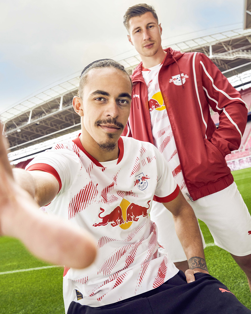 Áo đấu sân nhà của Leipzig cho mùa giait 2024-25