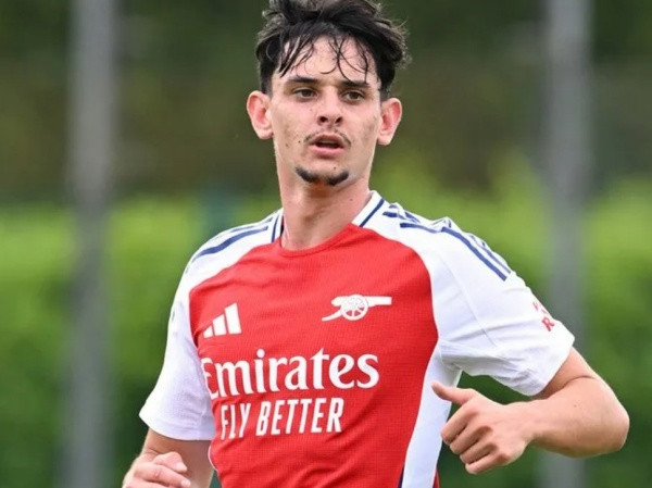 Arsenal chia tay tài năng trẻ đầy triển vọng Charlie Patino