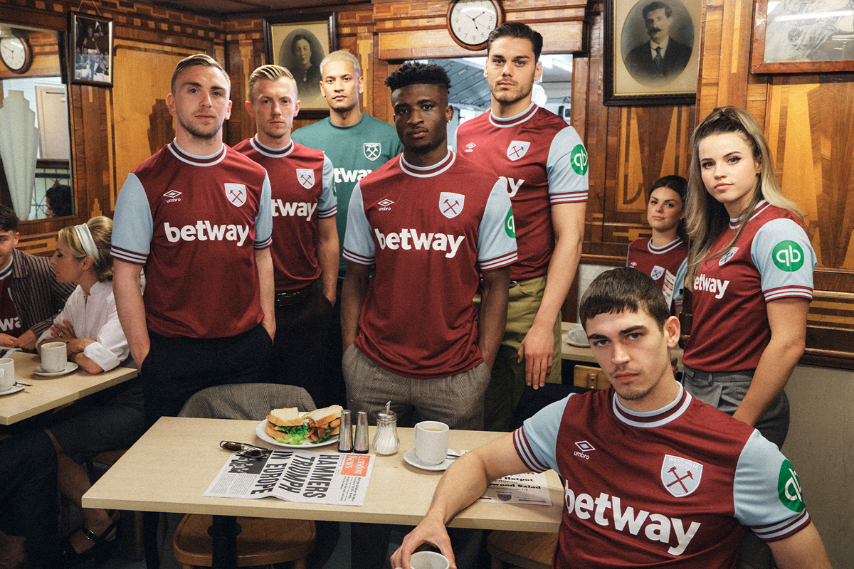 Áo đấu sân nhà của West Ham United cho mùa giải 2024-25