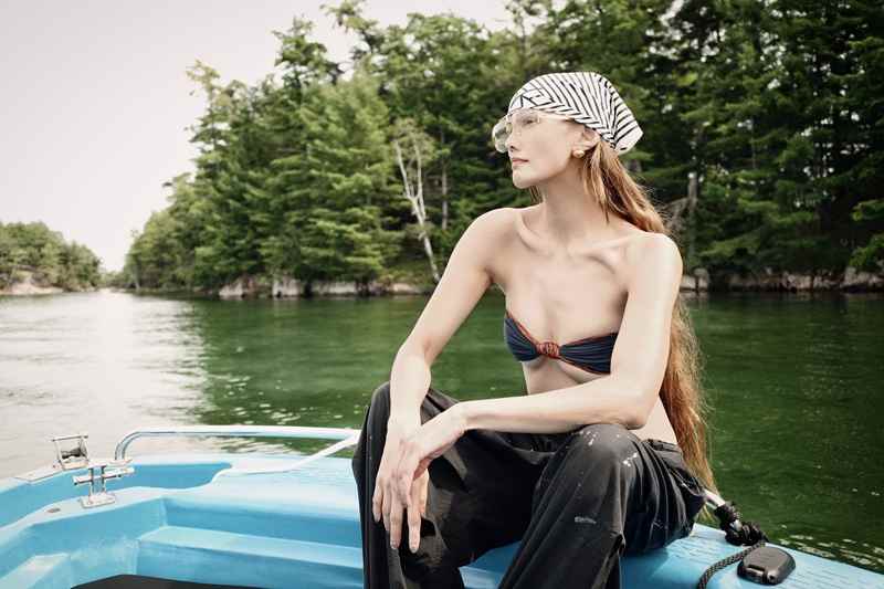 เจนี่ นั่งล่องเรือแบบแซ่บ ๆ ด้วยชุดบิกินี่ตัวจิ๋ว