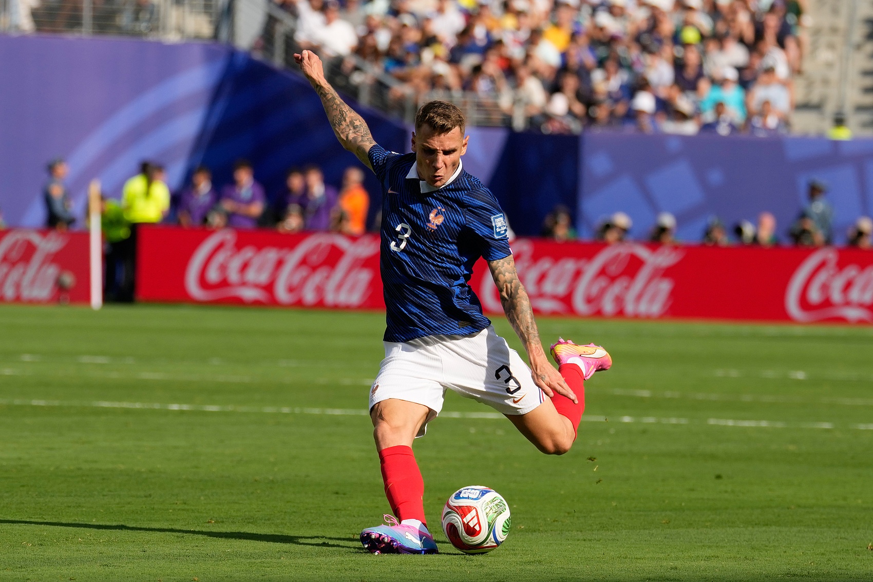 Digne: Dàn tiền vệ và tiền đạo tuyển Pháp luôn hết mình hỗ trợ phòng ngự