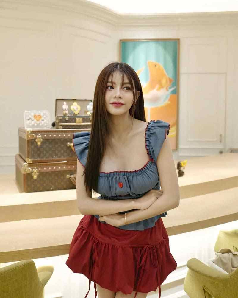 ฟีม สาวิตา สาวข้างกาย ตะวันฉาย แชมป์โลกมวยไทย สวยเซ็กซี่แบบตะโกน !