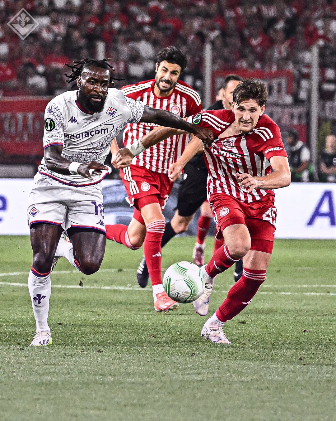 Olympiacos FC： WE ARE THE  @europacnfleague  WINNERS! WE ARE THE CHAMPIONS! 🔴⚪🏆