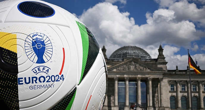 เปิดฉากบอลยูโร เยอรมันข่มวิสกี้ เจ้าภาพรำลึกไกเซอร์ฟรานซ์ เตะตี 2-ยิงสดช่องพีพีทีวี-ทรู