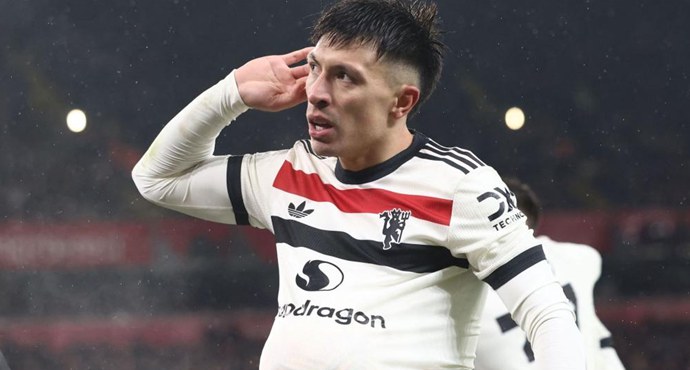 นำจ่าฝูงด้วย 46 คะแนน ลิเวอร์พูลเสมอกับแมนเชสเตอร์ ยูไนเต็ด 2-2