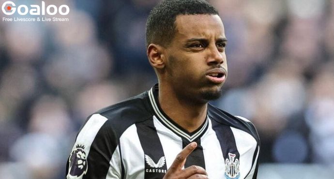 Isak's Contract Stalemate Puts Arsenal on Alert