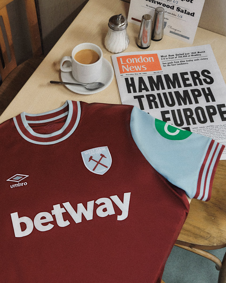 Áo đấu sân nhà của West Ham United cho mùa giải 2024-25
