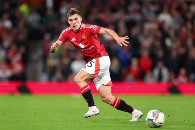 ​Manuel Ugarte: Liệu có phải là mảnh ghép hoàn hảo cho hàng tiền vệ Manchester United?