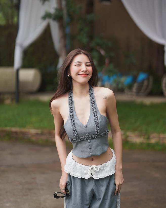 กีรติกา เด็กสาวจากเกาะสมุยที่น่ารักและสดใส