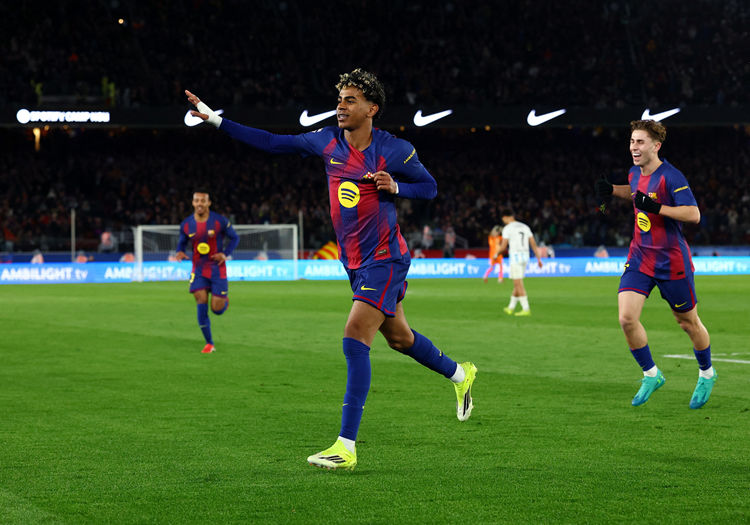 Flick: 'Mọi người sẽ thích bàn thắng của Yamal hôm nay, tôi không muốn ai rời đi'