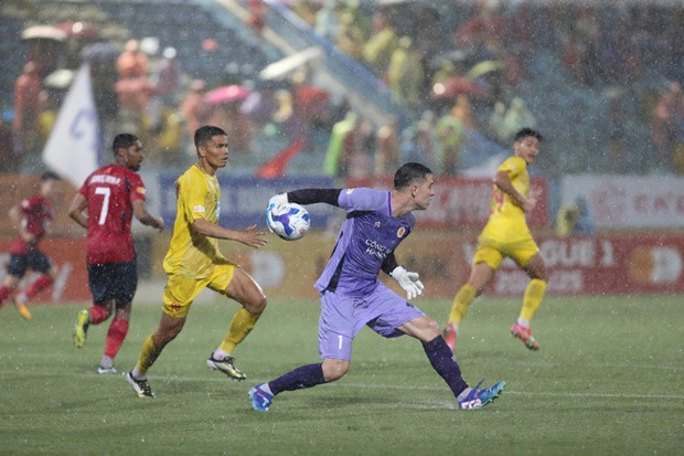 CAHN thua đau Thanh Hóa, HLV Polking chỉ ra nguyên nhân