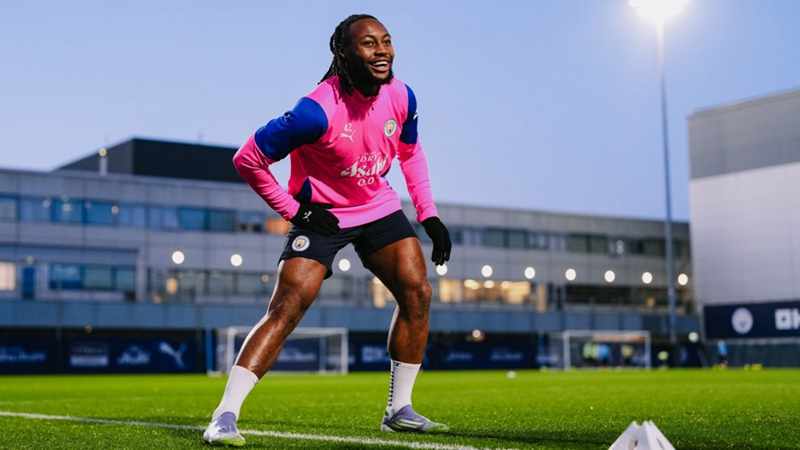 ​แกลเลอรี: ทัพเรือใบสีฟ้าสุดคึกคัก เตรียมฟาดแข้งศึกดาร์บีแมตช์!