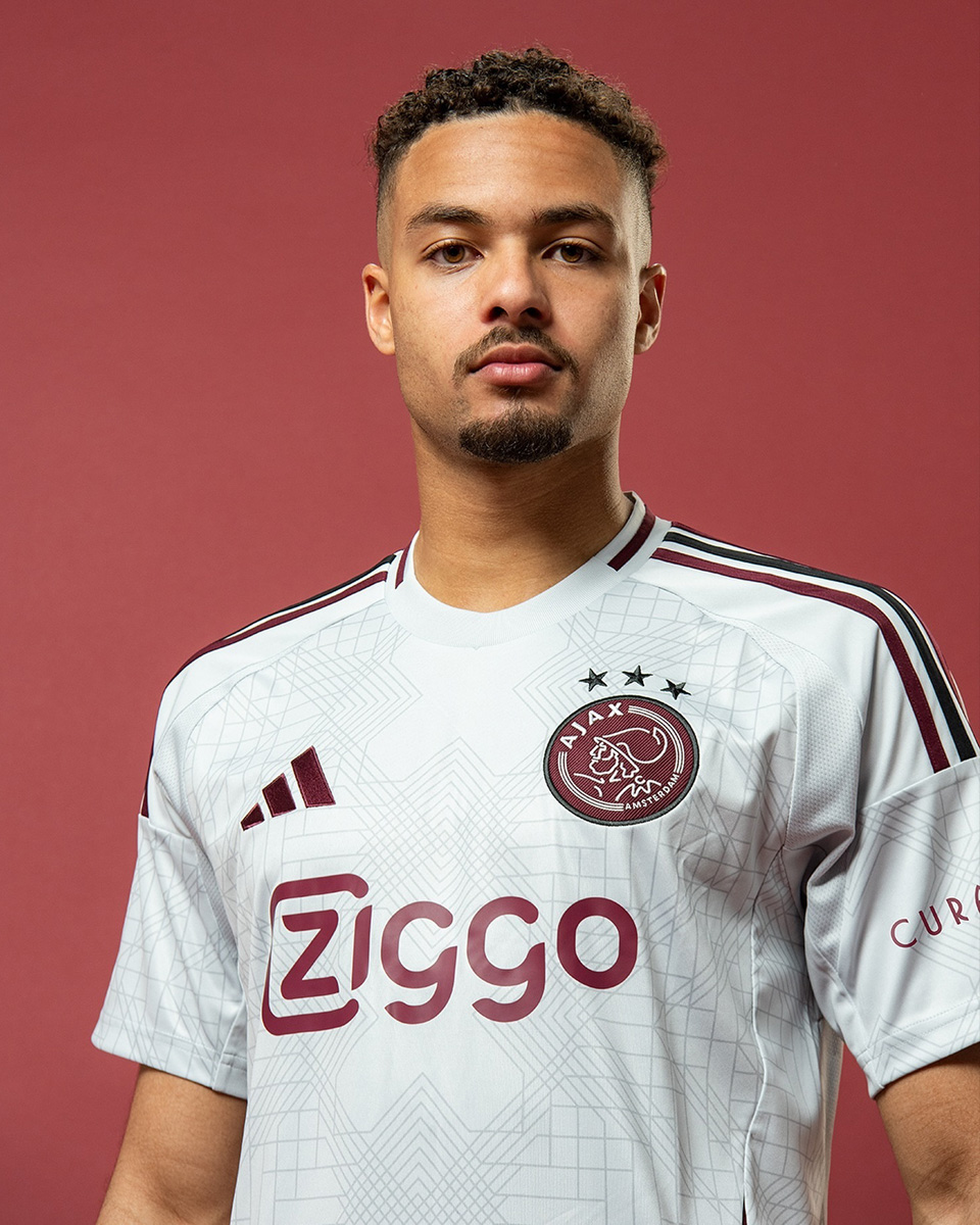 Áo sân khách thứ hai của Ajax mùa giải 2024-25