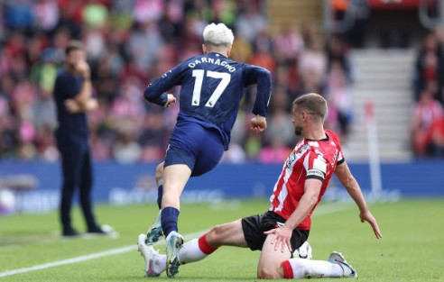 Rõ lý do Garnacho dự bị