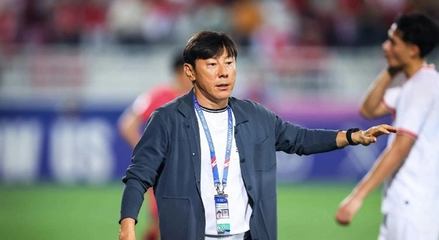 HLV Kim Sang-sik đi 