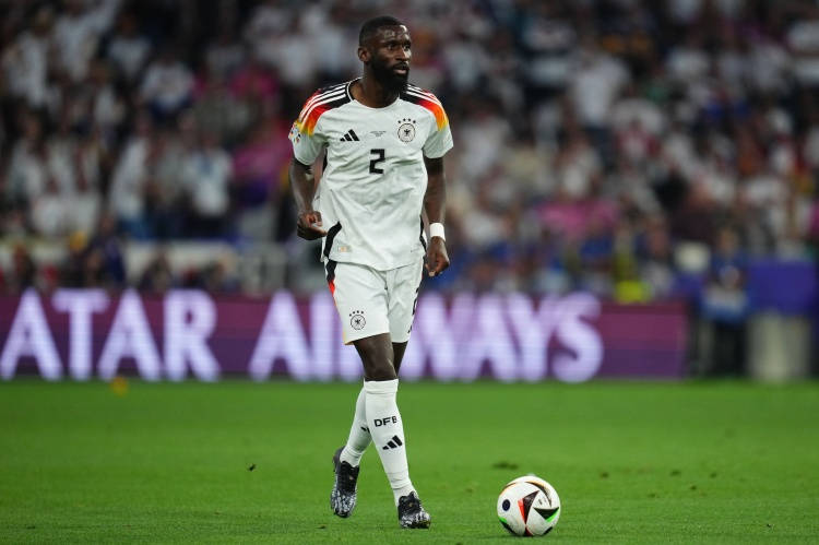 Bild: ĐT Đức tạm thời chưa đưa ra án phạt với Rudiger
