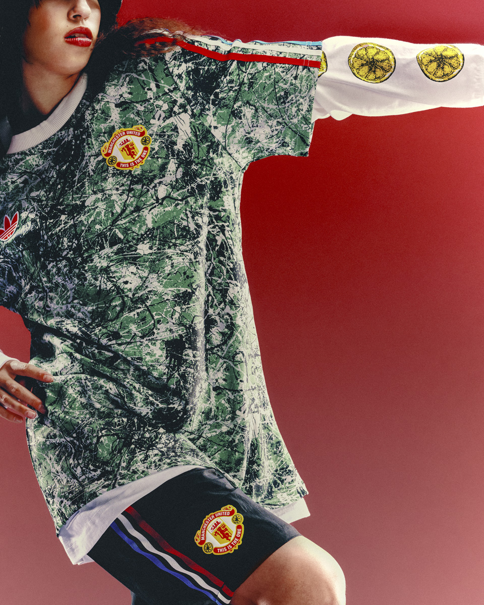 Adidas × Manchester United × Stone Roses loạt quần áo chung