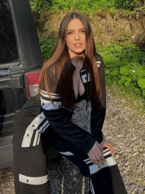 Derby Bắc London sắp bắt đầu, The Sun giới thiệu thành viên WAGs của Tottenham và Arsenal