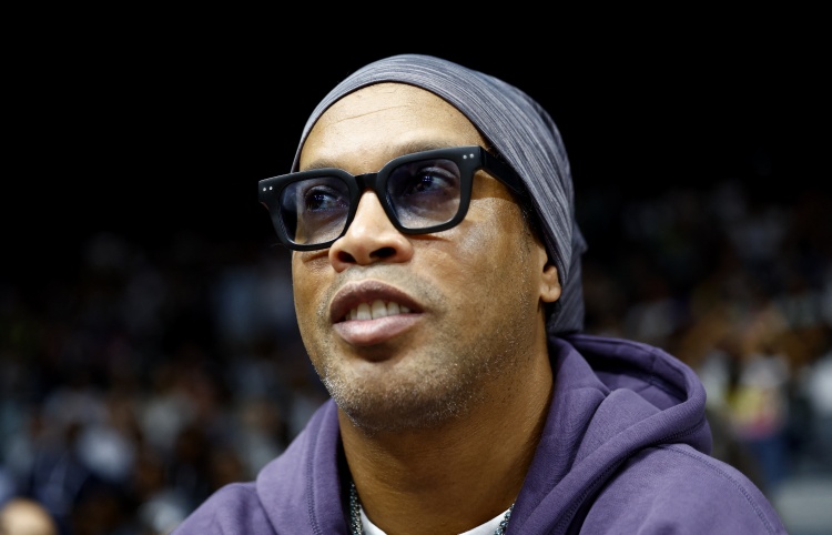 Ronaldinho: Chiếc áo số 10 của Barcelona đã được kế thừa xứng đáng, Messi vẫn là cầu thủ xuất sắc nhất thế giới