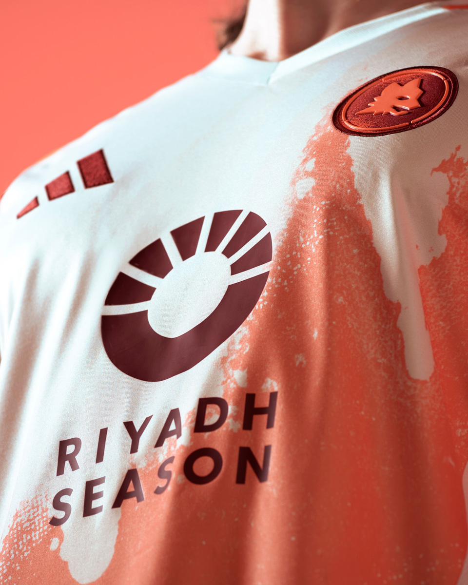 Áo đấu sân khách Roma cho mùa giải 2024-25