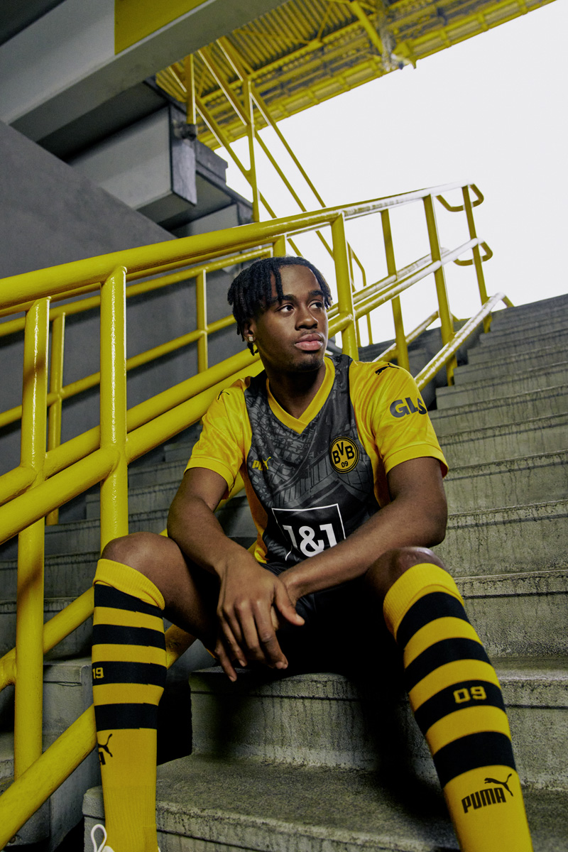 Áo đấu phiên bản đặc biệt của Dortmund 2023-24
