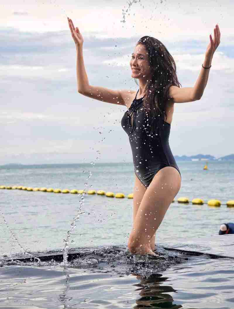 ส่องภาพล่าสุด อ้อน เกวลิน วัย 47 ปี เปิดโหมดสวยเซ็กซี่ ในชุดว่ายน้ำ