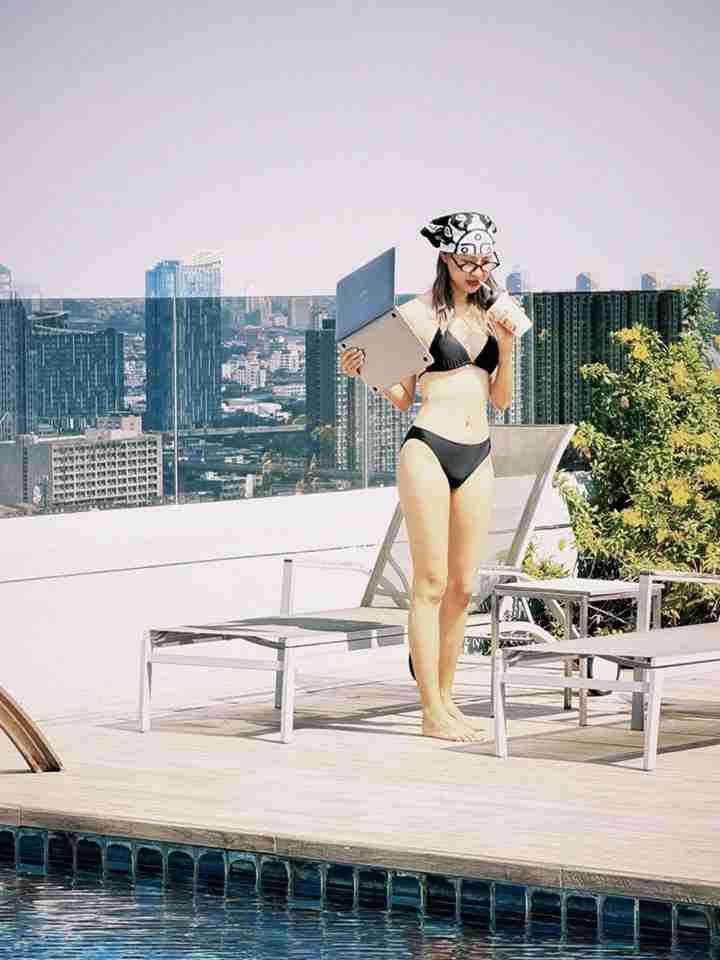 นัตตี้ ธัญลักษณ์ สลัดลุคนักข่าว ใส่บิกินี่อวดหุ่นเซ็กซี่