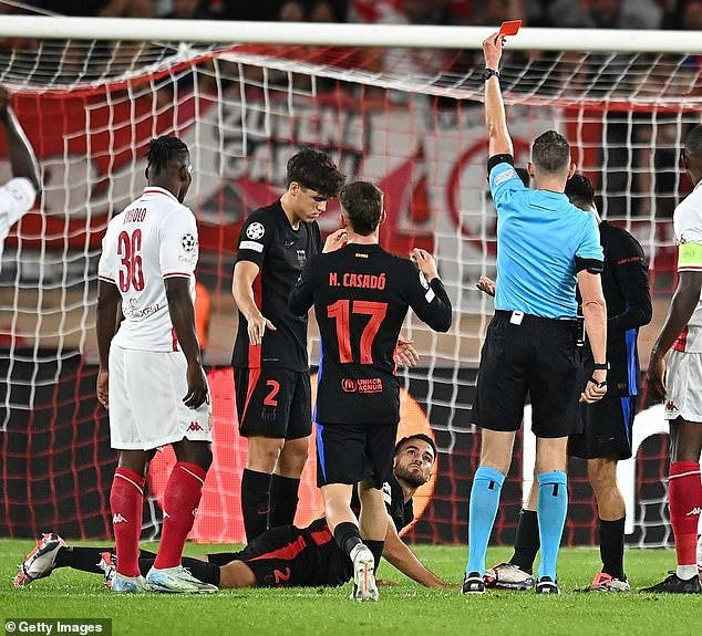 Monaco 2-1 Barcelona | Yamal lập công nhưng khó cứu Barca với 10 người