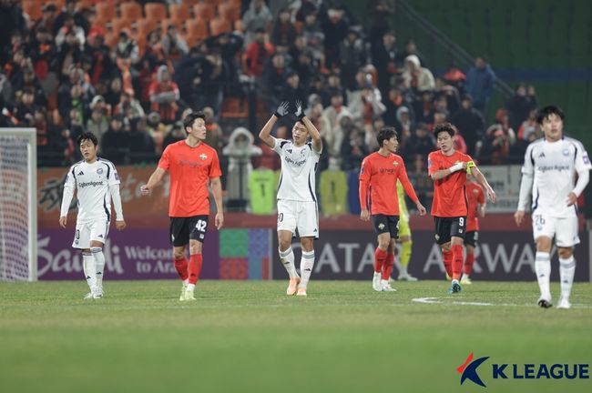 '린가드 2골 1도움' FC서울, 中 원정서 상하이 하이강에 3-1 완파...강원은 '오세훈 쐐기골' 마치다에 완패