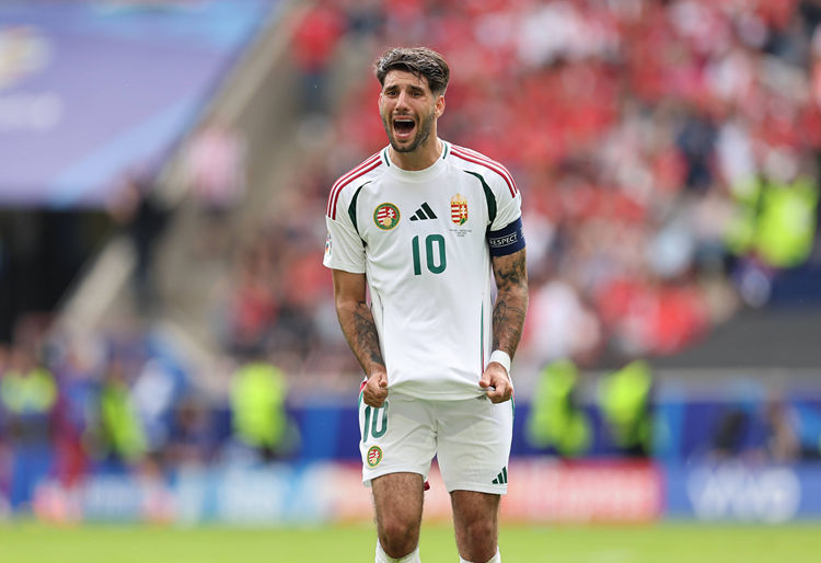 HLV Hungary đáp trả Slot về việc sử dụng Szoboszlai