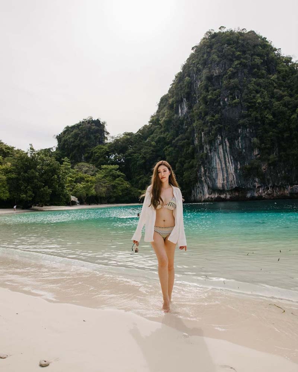 แพทตี้ พิมพาภรณ์ เสิร์ฟลุคแซ่บ โชว์ทูพีซทะเลเดือด ขาวโอโม่สว่างวาบไปทั้งหาด