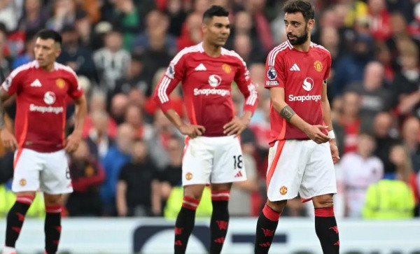 Mourinho thứ 2 xuất hiện ở Old Trafford