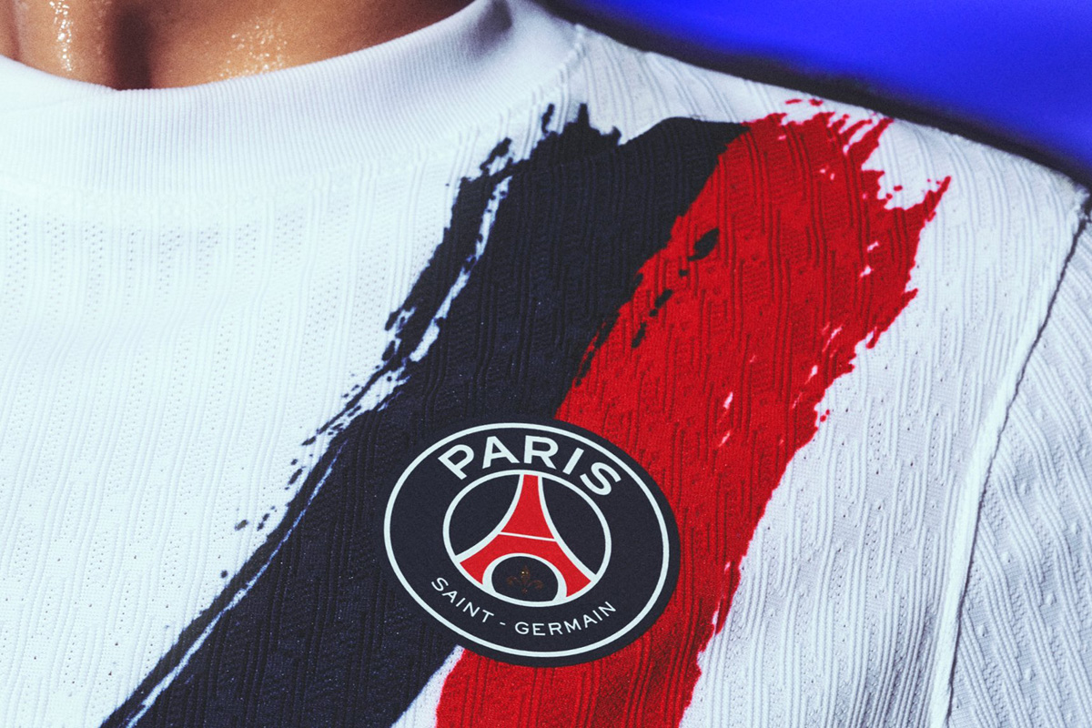 Áo đấu sân khách của Paris Saint-Germain cho mùa giải 2024-25