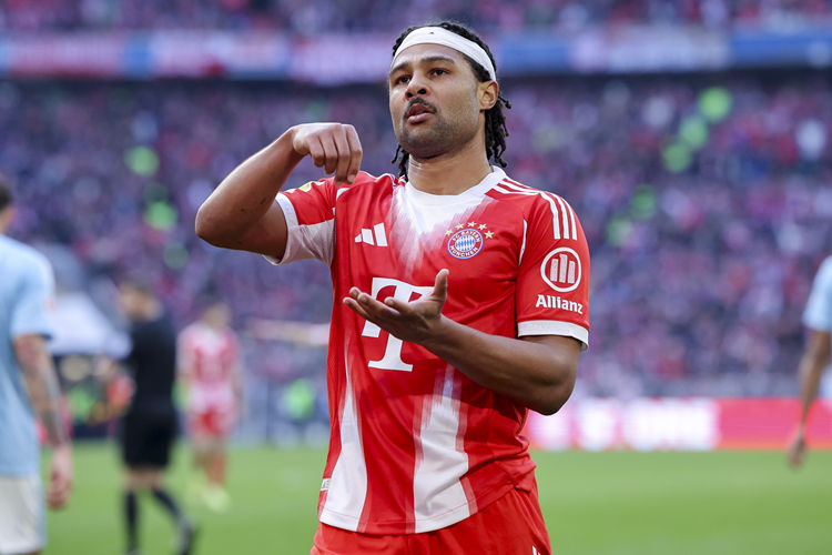 Chấn thương dài hạn! Bayern Munich xác nhận: Gnabry bị rách cơ khép đùi phải, dự kiến nghỉ thi đấu dài hạn