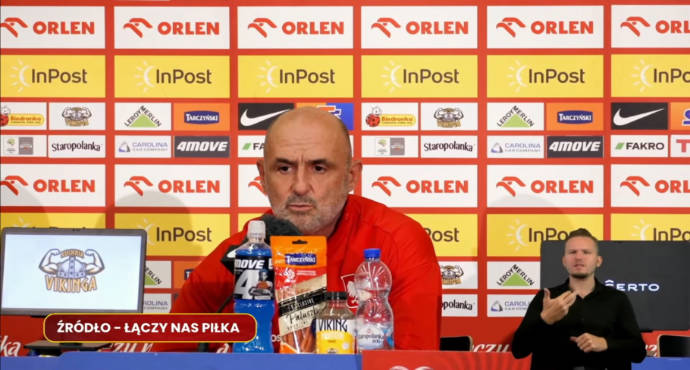 HLV trưởng Ba Lan: “Lewandowski nói anh ấy muốn tự bỏ băng đội trưởng, tôi nói đó không phải quyết định do anh ấy đưa ra, thông báo qua điện thoại là điều bình thường”