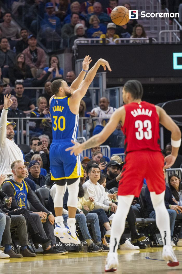 스테판 커리, 24점 폭발에 3점슛 5개 적중... 'NBA 첫3점슛 4000개' 2개 남았다