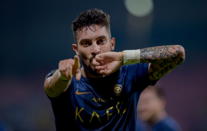 Botafogo Seals Deal for Left-Back Alex Telles