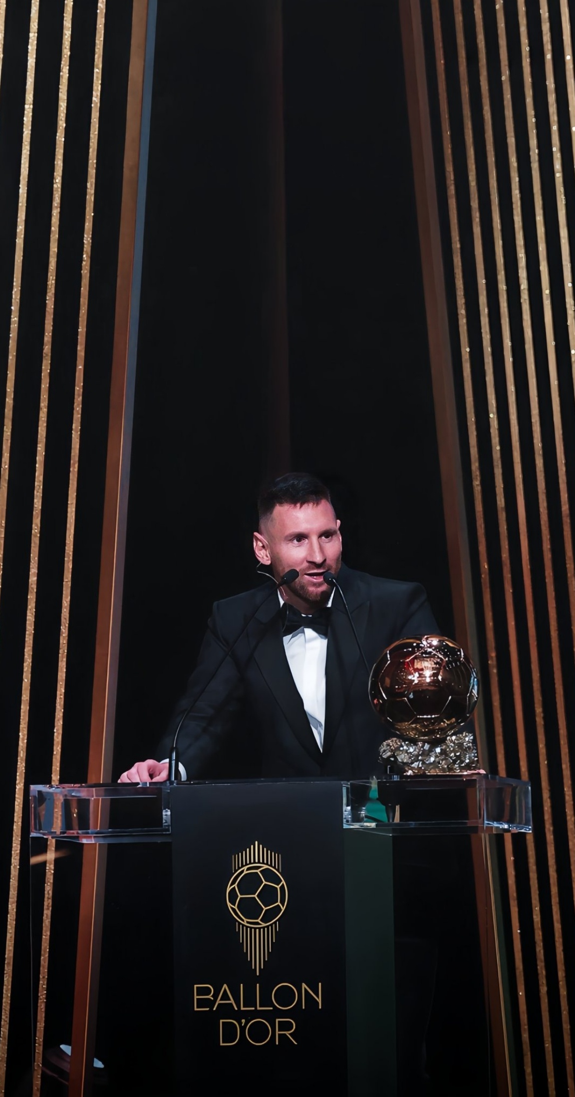 Lionel Messi giành danh hiệu Quả Bóng Vàng thứ 8 trong sự nghiệ