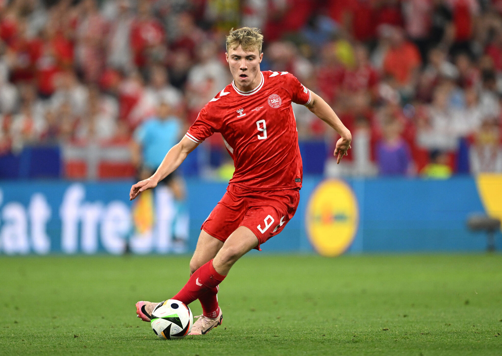 Man Utd gây bất ngờ với Hojlund