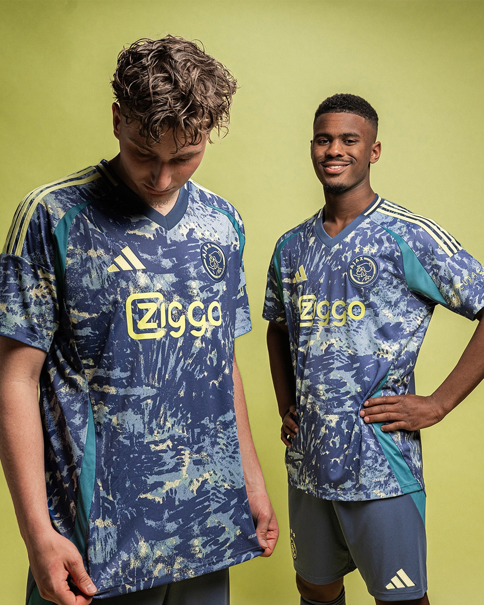 Áo đấu sân khách Ajax cho mùa giải 2024-25