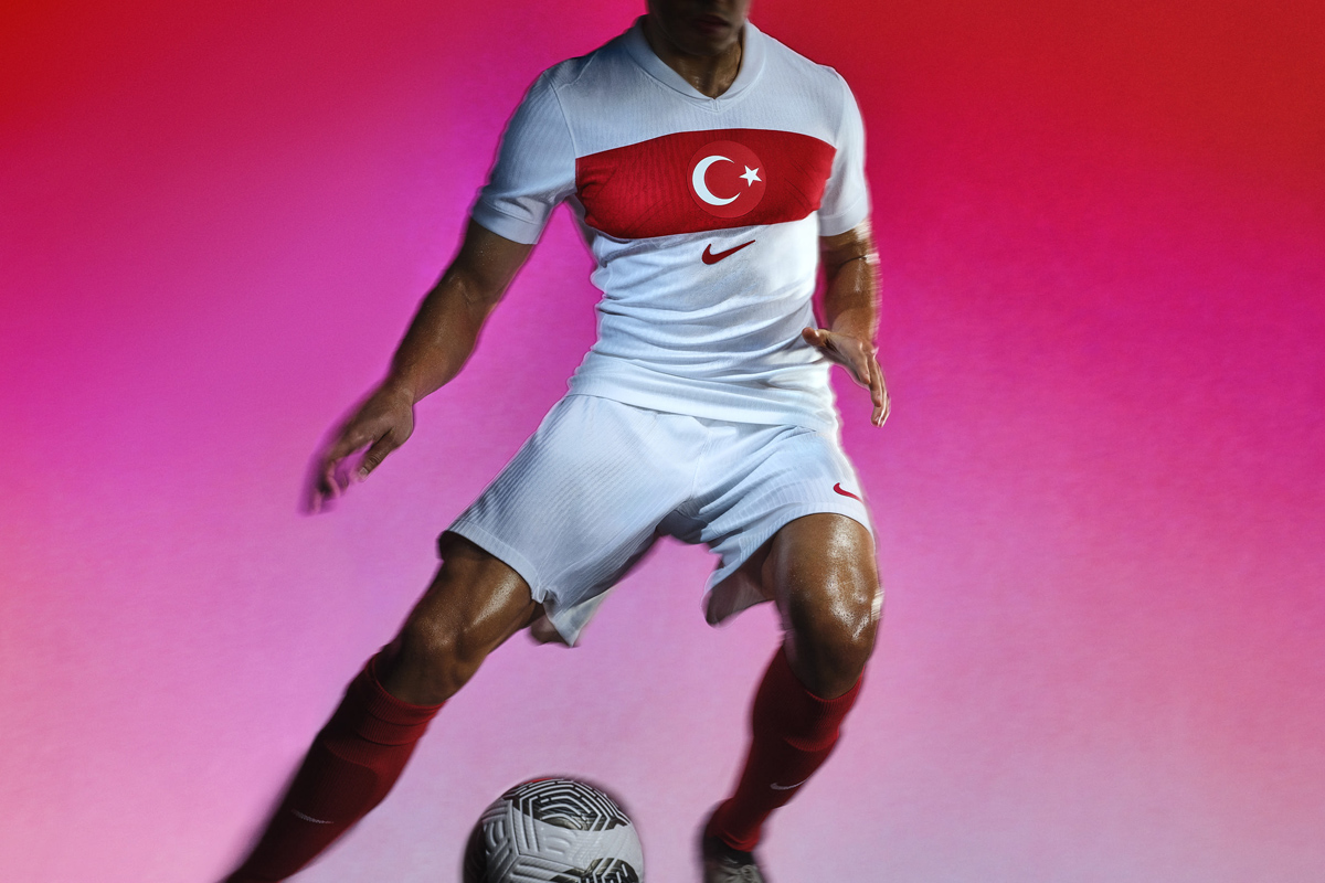 Áo đấu sân nhà và sân khách của ĐTQG Türkiye cho EURO 2024