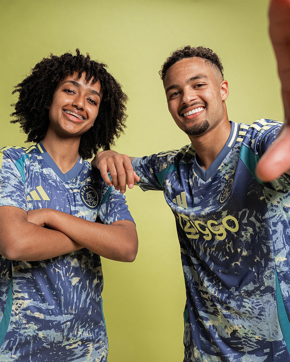 Áo đấu sân khách Ajax cho mùa giải 2024-25