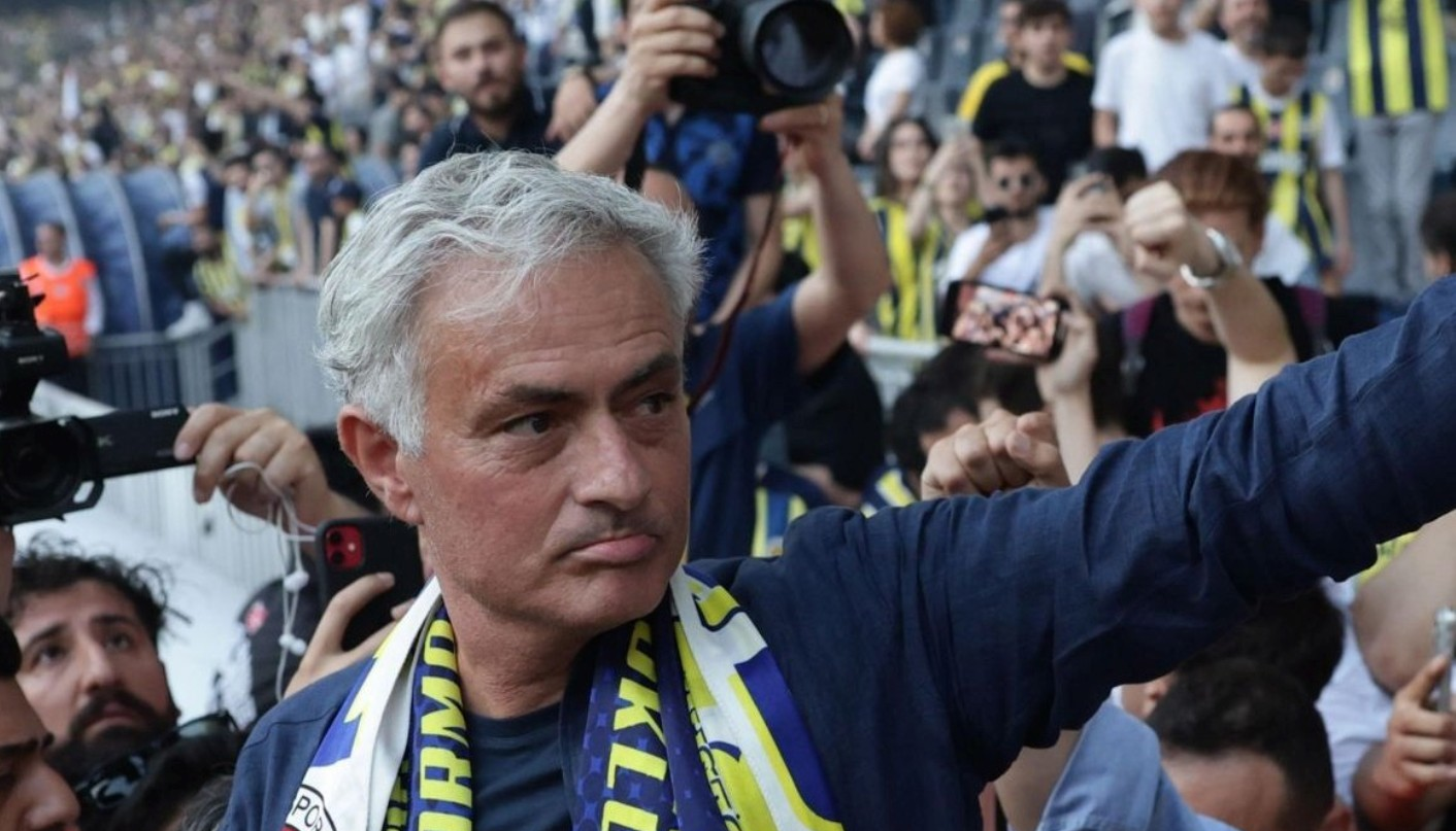 Mourinho: It is unacceptable for Champions League matches to be played on artificial turf