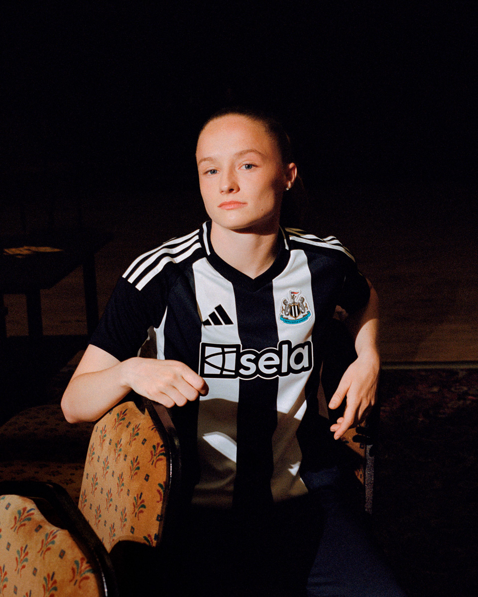 Áo thi đấu sân nhà Newcastle United cho mùa giải 2024-25